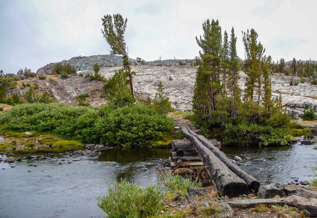 Log bridge by Thousand Island Lake