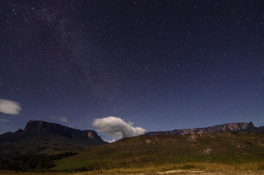 Kukenan and Roraima under the stars