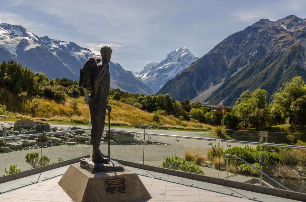 Statue of Edmund Hillary, close to Mount Cook