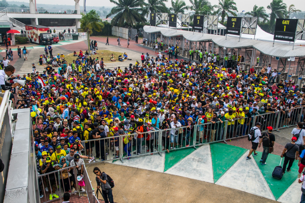 Crowd waiting for Pitlane Walk, Malaysian MotoGP