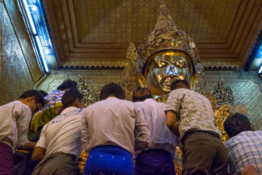 Mahamuni Buddha statue, Mandalay